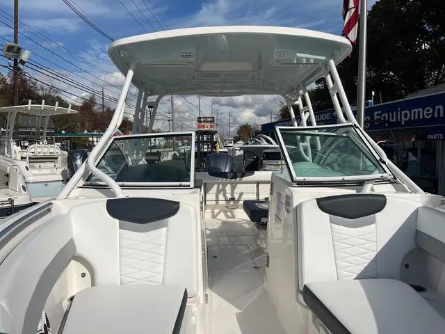 Slide: The Image of Robalo R247 Dual Console 2020 - 7