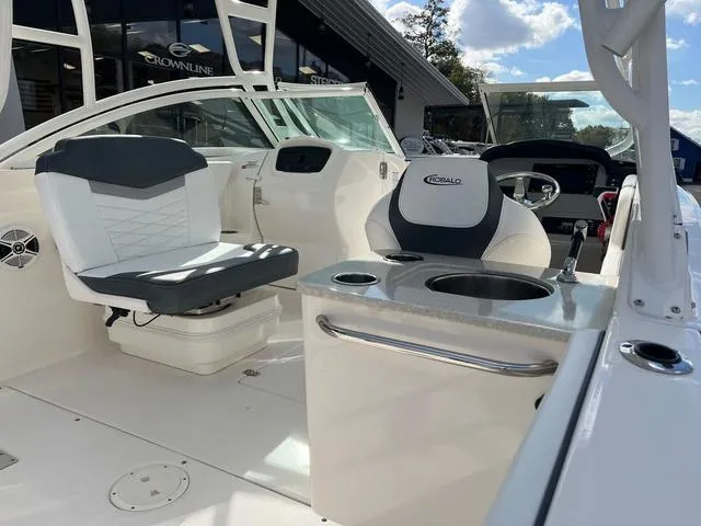 Slide: The Image of Robalo R247 Dual Console 2020 - 8