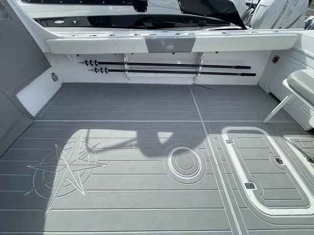 Slide: The Image of Steiger Craft 31 Miami 2024 - 6