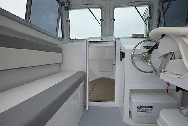 Slide: The Image of Steiger Craft 23 DV Miami 2025 - 19