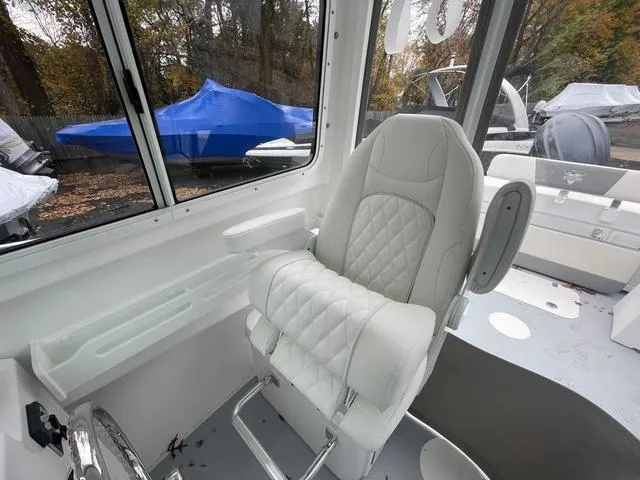 Slide: The Image of Steiger Craft 23 DV Miami 2025 - 8