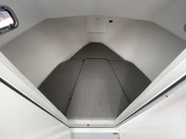 Slide: The Image of Steiger Craft 23 DV Miami 2025 - 9