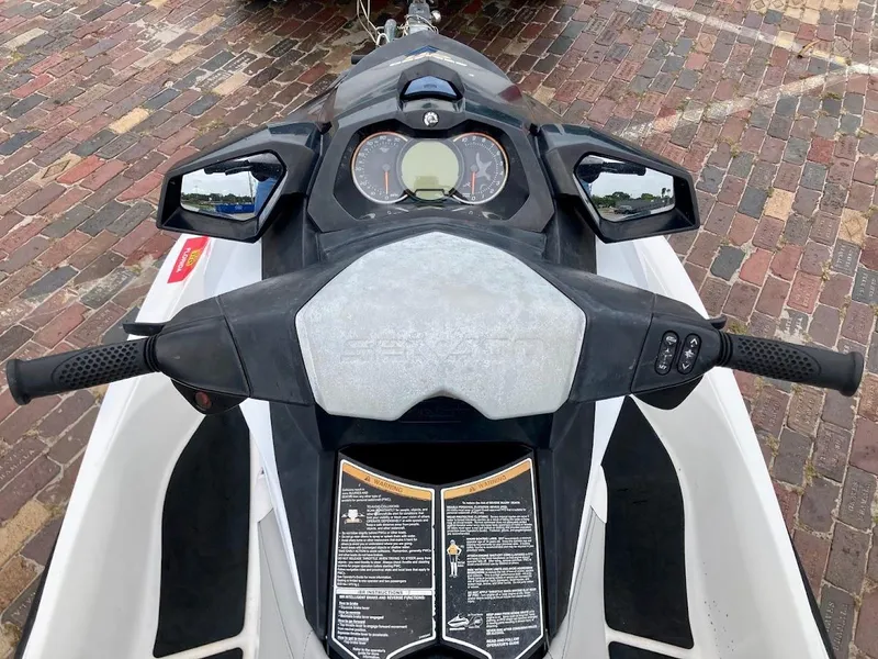 Slide: The Image of Sea-Doo GTI 130 2011 - 8