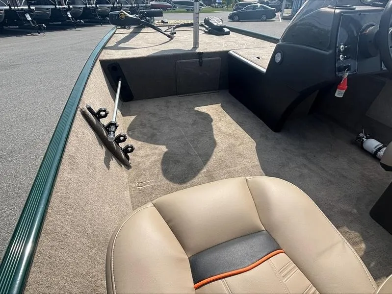 Slide: The Image of Tracker BT CLASSIC SE 2025 - 4