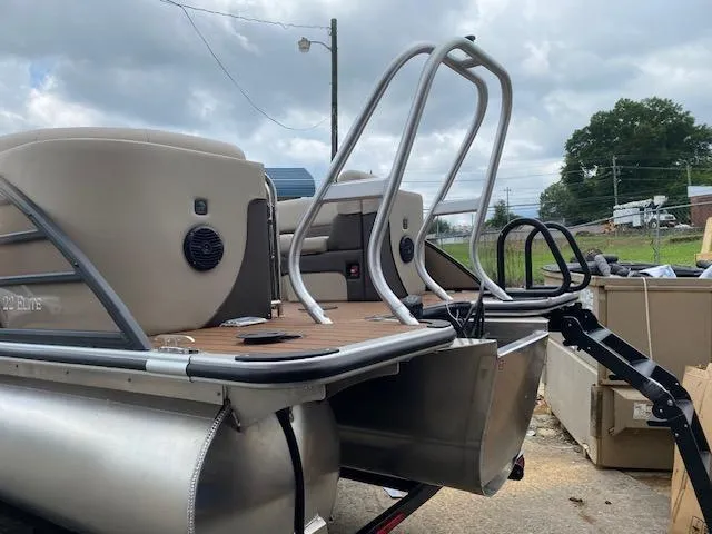 Slide: The Image of Bentley Pontoons Elite 223 Admiral 2025 - 5