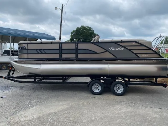 Slide: The Image of Bentley Pontoons Elite 223 Admiral 2025 - 1