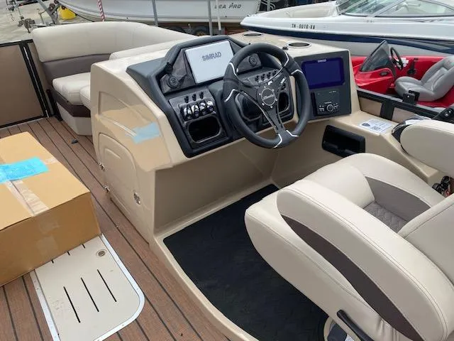 Slide: The Image of Bentley Pontoons Elite 223 Admiral 2025 - 2