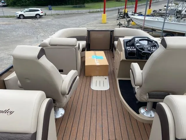 Slide: The Image of Bentley Pontoons Elite 223 Admiral 2025 - 3
