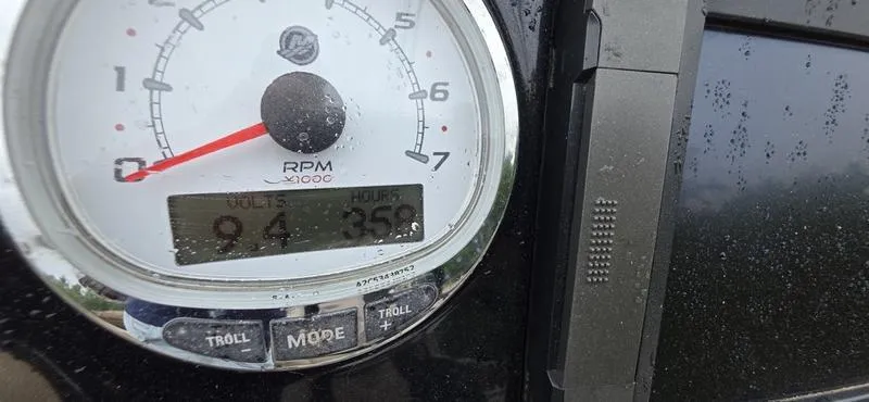 Slide: The Image of Regency 254 LE3 Mercury® 250 L Verado® Pro FourStroke 4.8" 2015 - 18