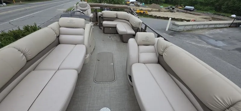 Slide: The Image of Regency 254 LE3 Mercury® 250 L Verado® Pro FourStroke 4.8" 2015 - 19