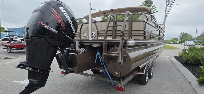 Slide: The Image of Regency 254 LE3 Mercury® 250 L Verado® Pro FourStroke 4.8" 2015 - 3