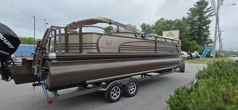 Slide: The Image of Regency 254 LE3 Mercury® 250 L Verado® Pro FourStroke 4.8" 2015 - 4