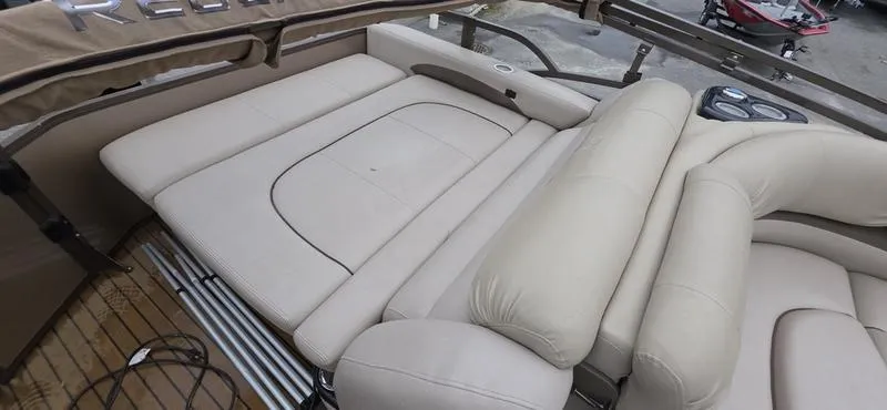 Slide: The Image of Regency 254 LE3 Mercury® 250 L Verado® Pro FourStroke 4.8" 2015 - 7