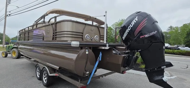 Slide: The Image of Regency 254 LE3 Mercury® 250 L Verado® Pro FourStroke 4.8" 2015 - 8