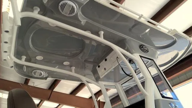 Slide: The Image of Sea Pro 245FLX Sandbar 2025 - 6