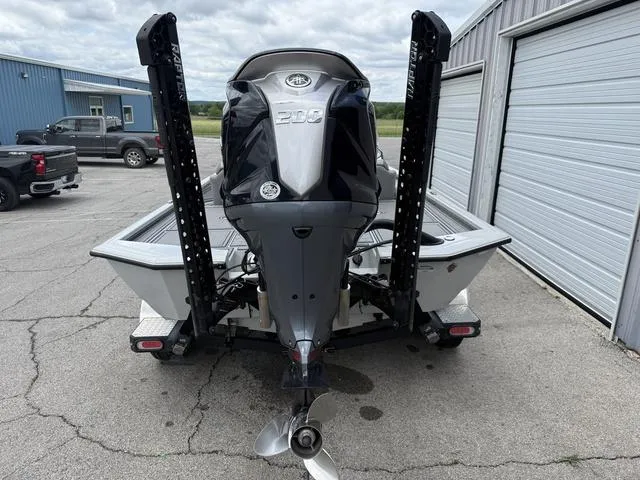 Slide: The Image of Avid 20 XB 2022 - 17