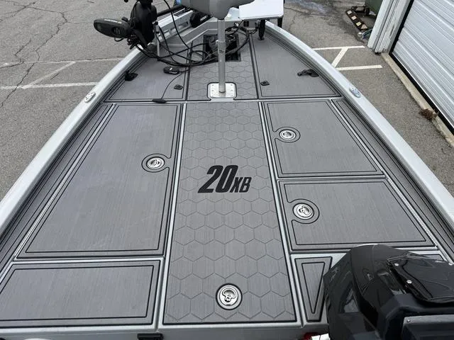 Slide: The Image of Avid 20 XB 2022 - 9