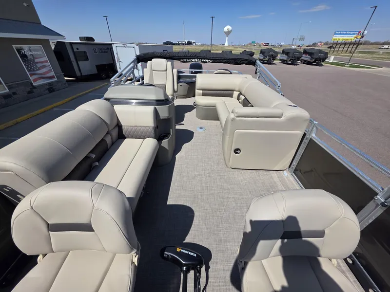 Slide: The Image of Sun Tracker Fishin' Barge 20 DLX 2025 - 17