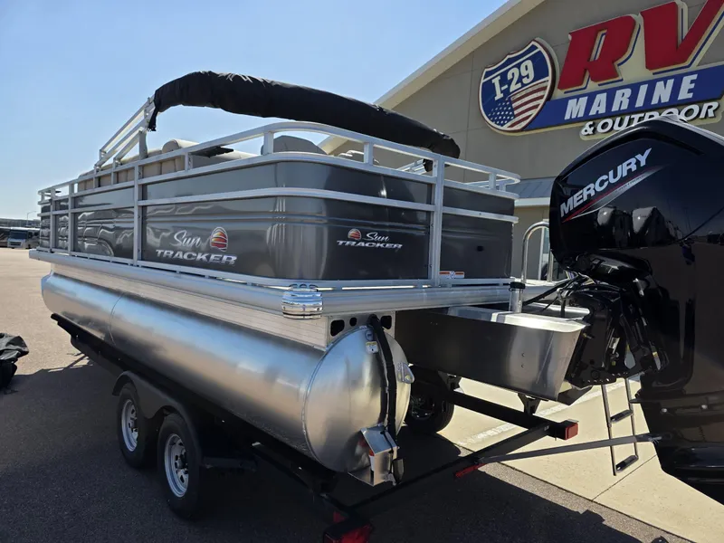 Slide: The Image of Sun Tracker Fishin' Barge 20 DLX 2025 - 2