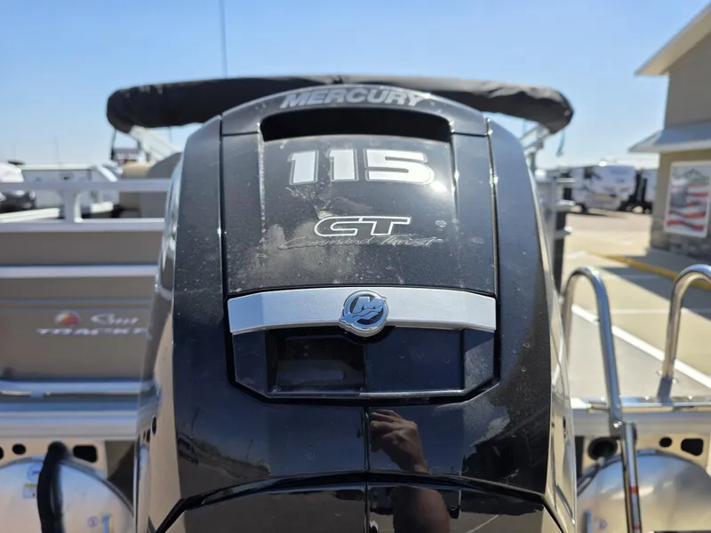 Slide: The Image of Sun Tracker Fishin' Barge 20 DLX 2025 - 20