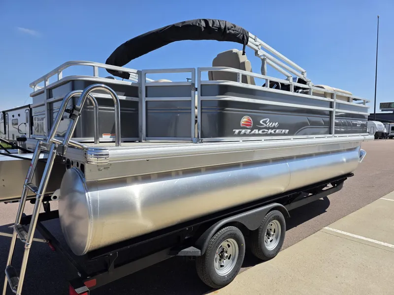 Slide: The Image of Sun Tracker Fishin' Barge 20 DLX 2025 - 3