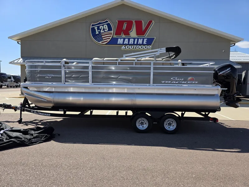 Slide: The Image of Sun Tracker Fishin' Barge 20 DLX 2025 - 4