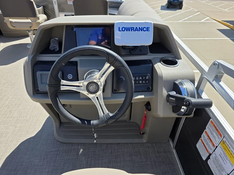 Slide: The Image of Sun Tracker Fishin' Barge 20 DLX 2025 - 5