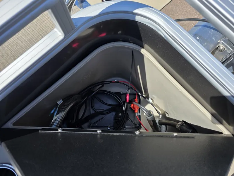 Slide: The Image of Sun Tracker Fishin' Barge 20 DLX 2025 - 7