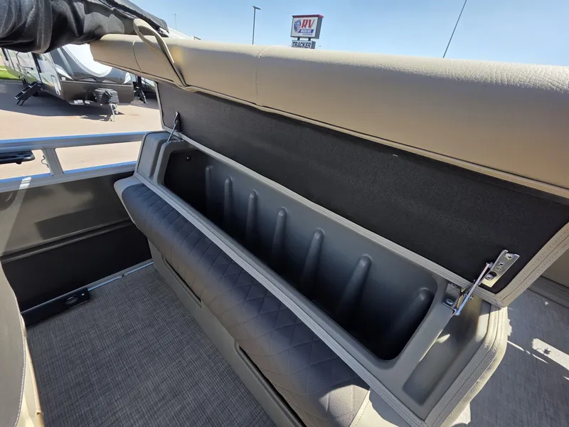 Slide: The Image of Sun Tracker Fishin' Barge 20 DLX 2025 - 9