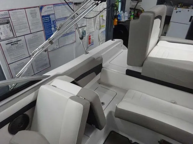 Slide: The Image of Four Winns H230 2017 - 10