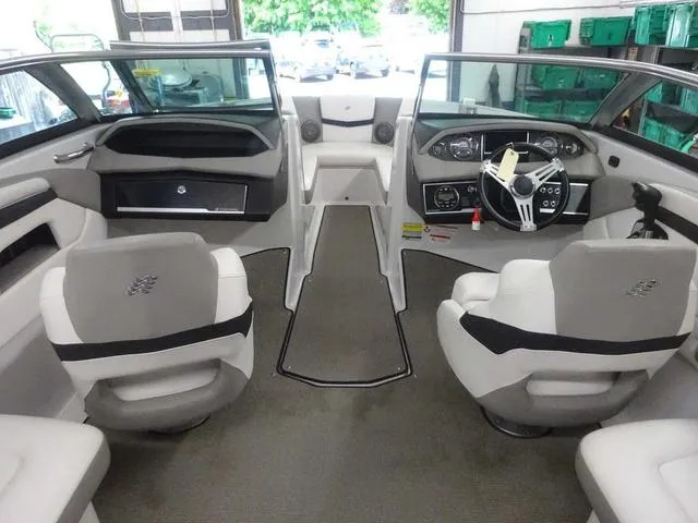 Slide: The Image of Four Winns H230 2017 - 3