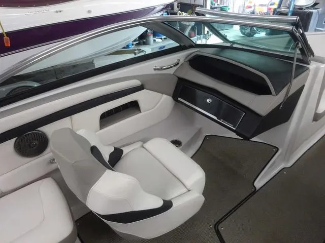 Slide: The Image of Four Winns H230 2017 - 5