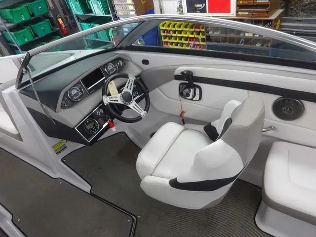 Slide: The Image of Four Winns H230 2017 - 6