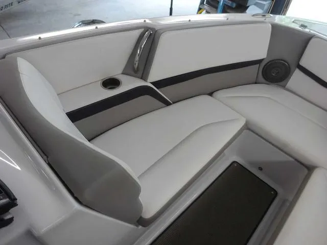 Slide: The Image of Four Winns H230 2017 - 8