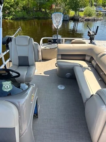 Slide: The Image of 2021 Sun Tracker FB 20 DLX pontoon boat interior with seating and fishing gear. - 8