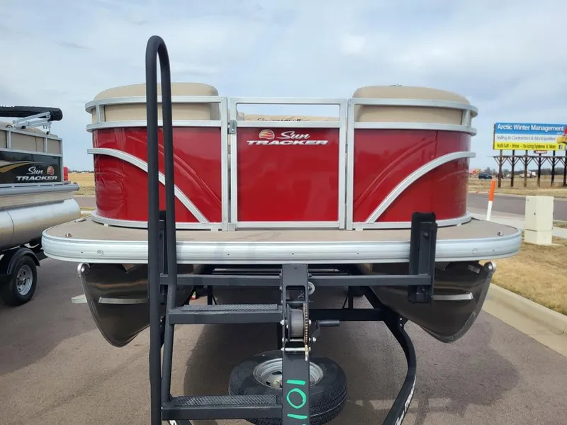 Slide: The Image of Sun Tracker Party Barge 20 DLX 2025 - 59