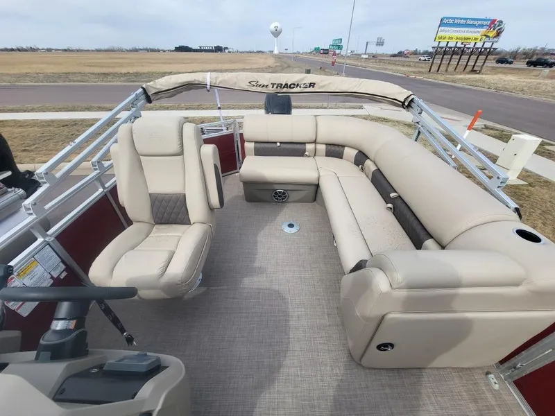 Slide: The Image of Sun Tracker Party Barge 20 DLX 2025 - 61