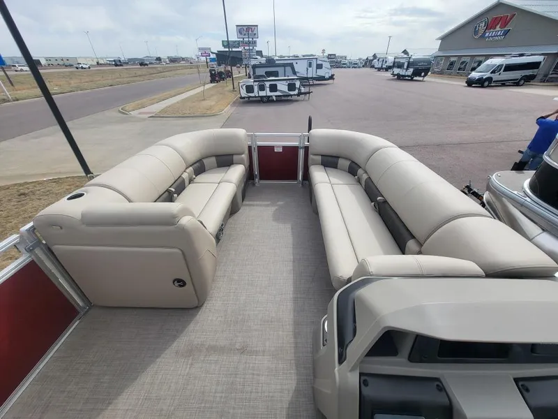 Slide: The Image of Sun Tracker Party Barge 20 DLX 2025 - 62