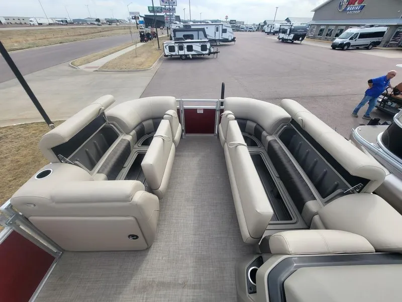 Slide: The Image of Sun Tracker Party Barge 20 DLX 2025 - 63