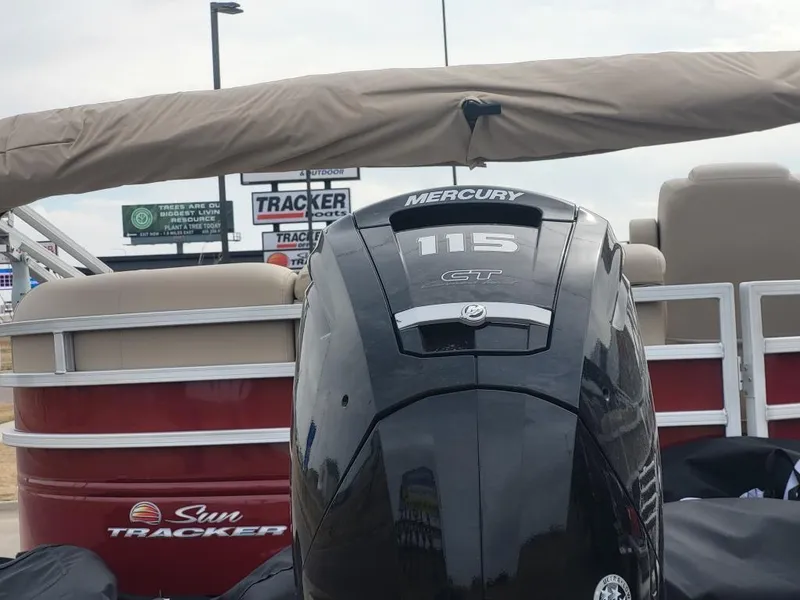 Slide: The Image of Sun Tracker Party Barge 20 DLX 2025 - 68