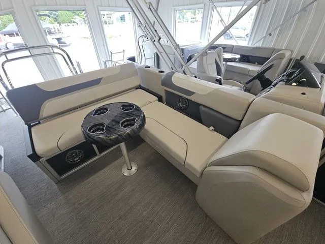 Slide: The Image of Godfrey Sweetwater 2286 SFL 27" iMPACT Center Tube Package 2026 - 10