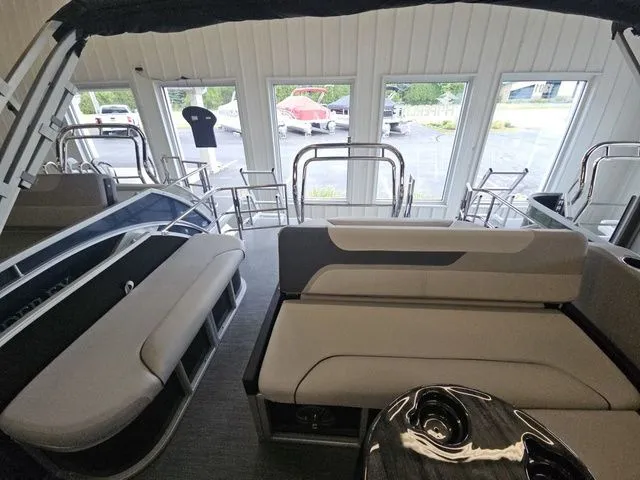 Slide: The Image of Godfrey Sweetwater 2286 SFL 27" iMPACT Center Tube Package 2026 - 8