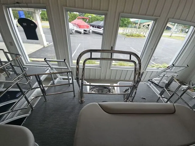 Slide: The Image of Godfrey Sweetwater 2286 SFL 27" iMPACT Center Tube Package 2026 - 9