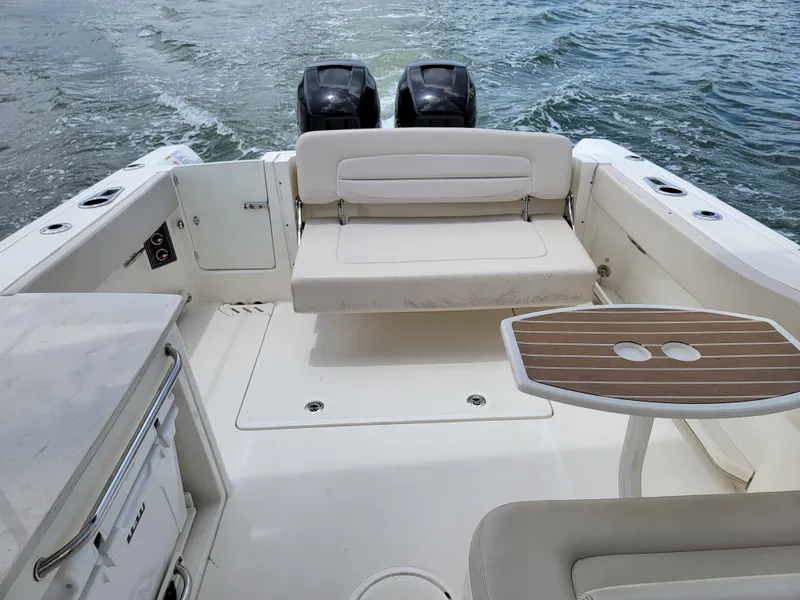 Slide: The Image of Boston Whaler 270 Vantage 2018 - 5