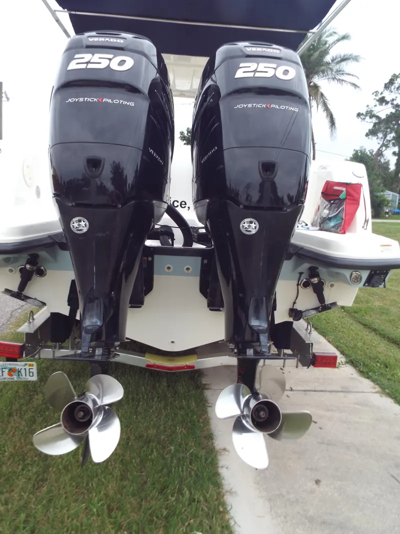 Slide: The Image of Boston Whaler 270 Vantage 2018 - 7