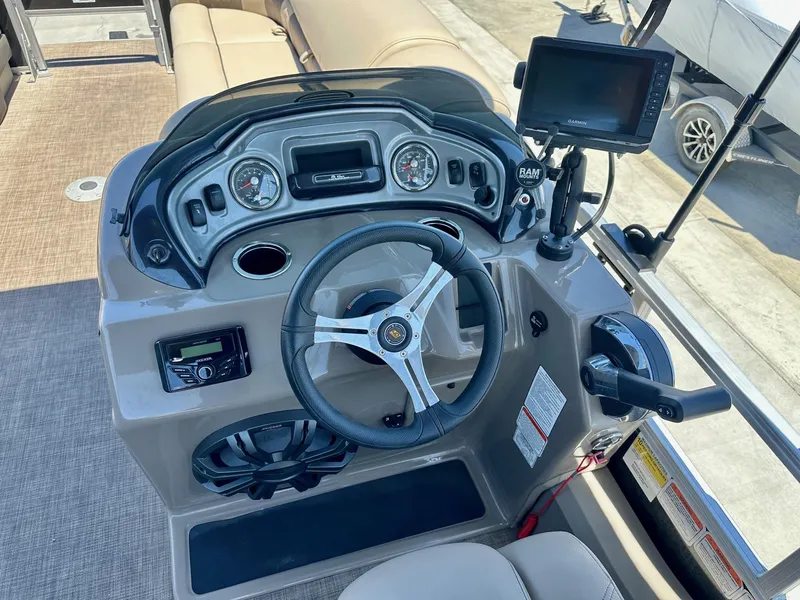 Slide: The Image of Sun Tracker Sportfish 22 DLX with 150HP Mercury! 2023 - 17
