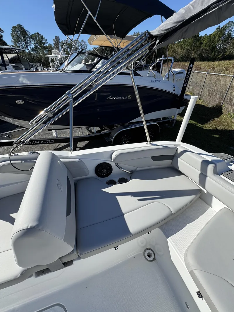 Slide: The Image of Hurricane SunDeck Sport 185 OB 2025 - 27