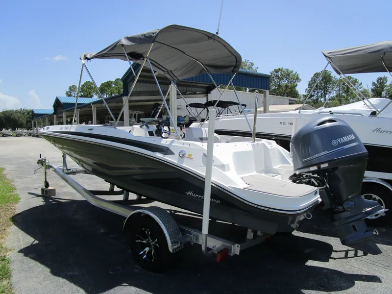 Slide: The Image of Hurricane SunDeck Sport 185 OB 2025 - 3