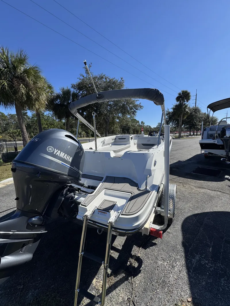 Slide: The Image of Hurricane SunDeck Sport 185 OB 2025 - 32