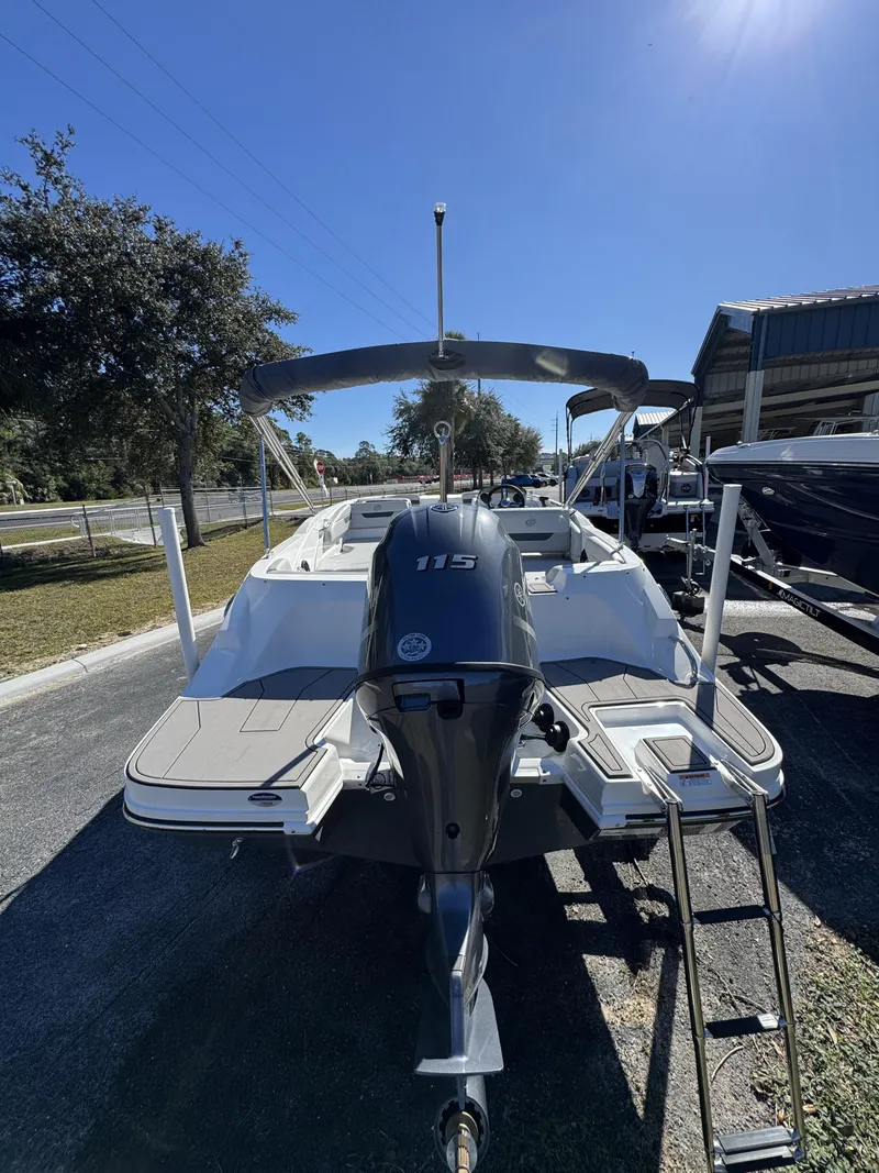 Slide: The Image of Hurricane SunDeck Sport 185 OB 2025 - 34